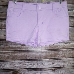 PURPLE SHORTS WITH SNAP BUTTON CLOSURE.
